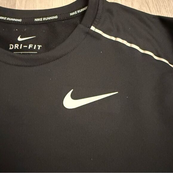 Nike Running DRI-FIT Element 3.0 Black Long Sleeve Crew Shirt Thumbholes Small - Picture 4 of 10
